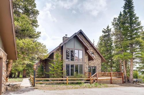 Spectacular Views in your Own Private Escape with Hot Tub Mountain Aire’ Getaway in Alma, United States