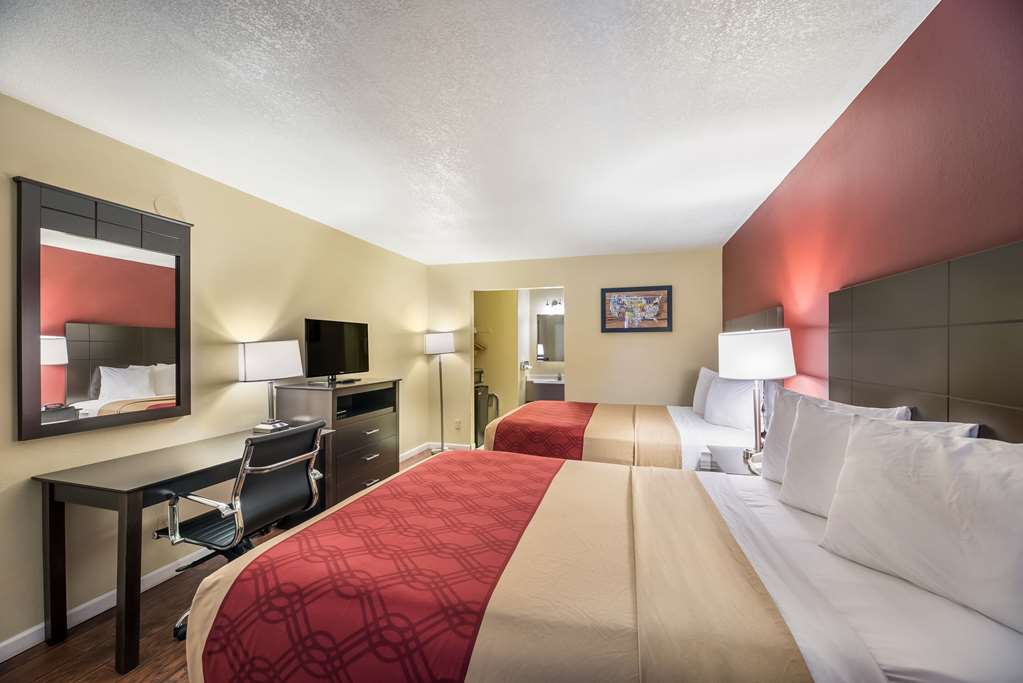 Econo Lodge I 40 exit 286 Holbrook - photo 23