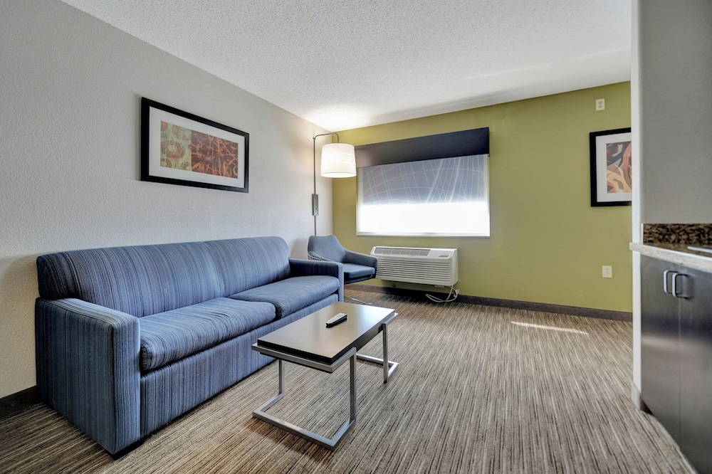 Holiday Inn Express Hotel & Suites Beatrice by IHG - photo 64
