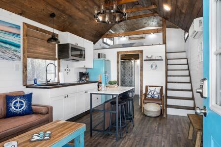 Life’s a Beach 3 Acres with Hot Tub in Fredericksburg, United States