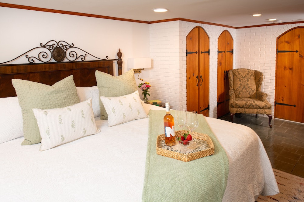 Americas Cup Inn - photo 15