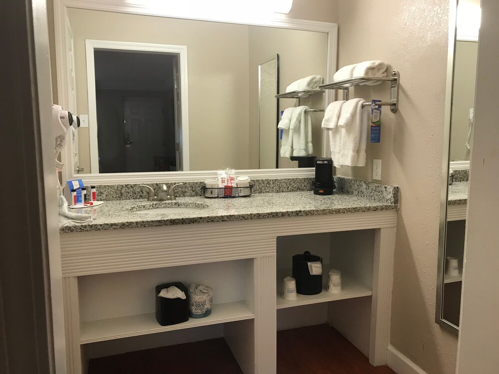 Casa Bella Inn & Suites - photo 25