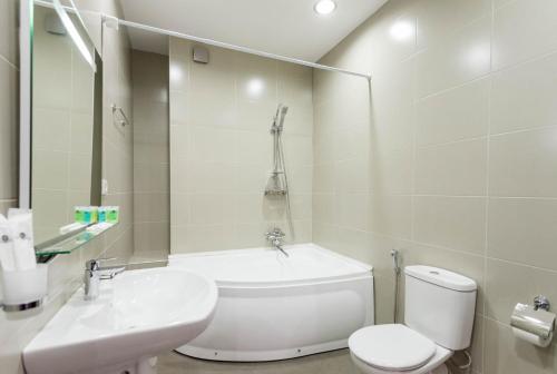 The Grand Apartment l