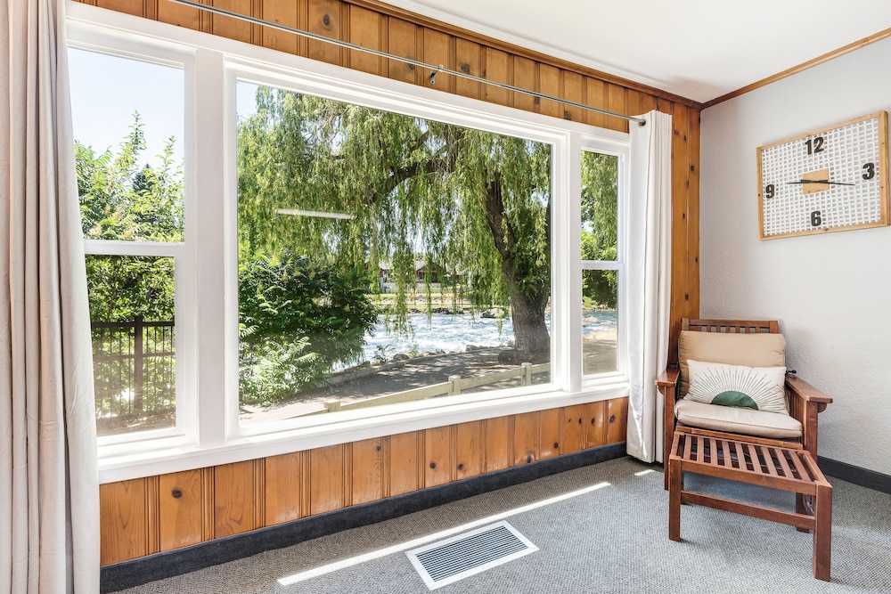 Bend Riverside Inn & Suites - photo 115