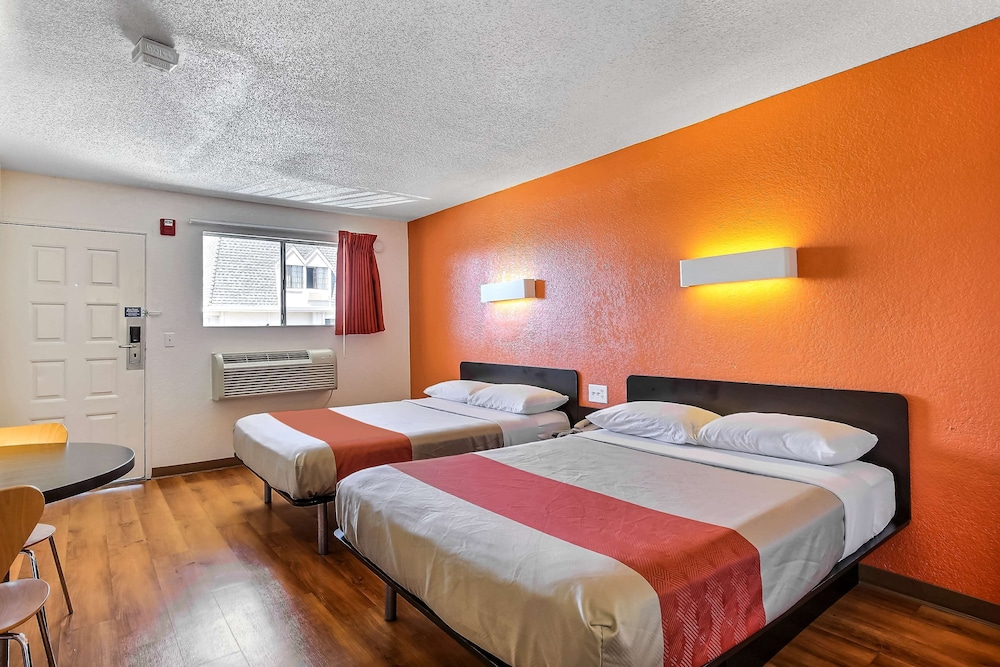 Motel 6 Oakland Airport - photo 10