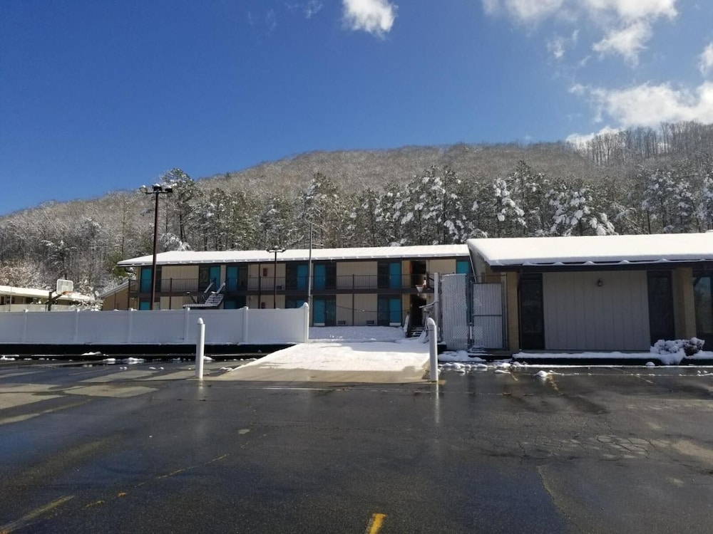 Blue Ridge Rustic Inn - photo 27