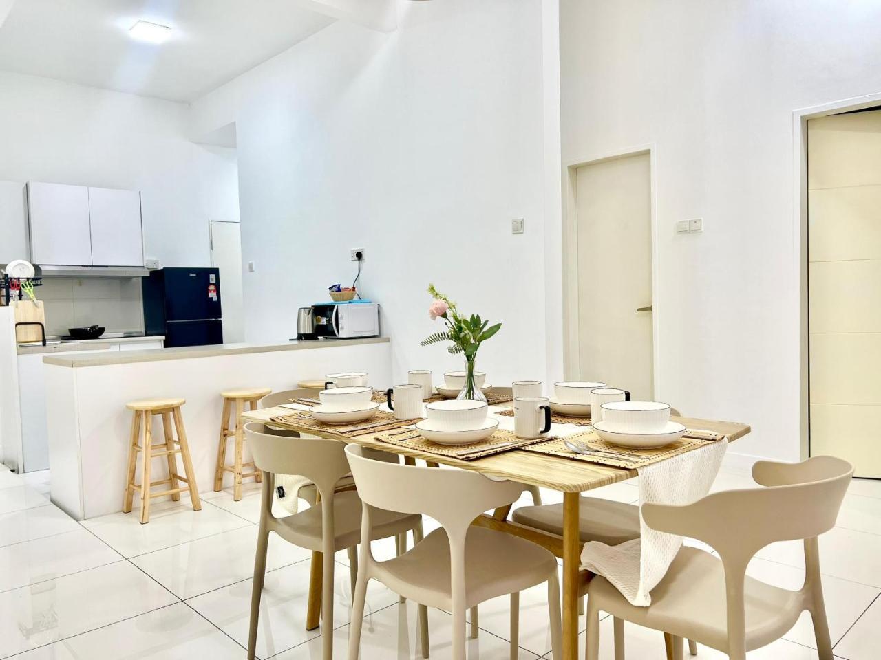 Sf 1 12Pax Puchong Sky Pod 3Room Ioi Mall 8 Bed Lrt — 4-Star Luxury Hotel in Kuala Lumpur, Malaysia