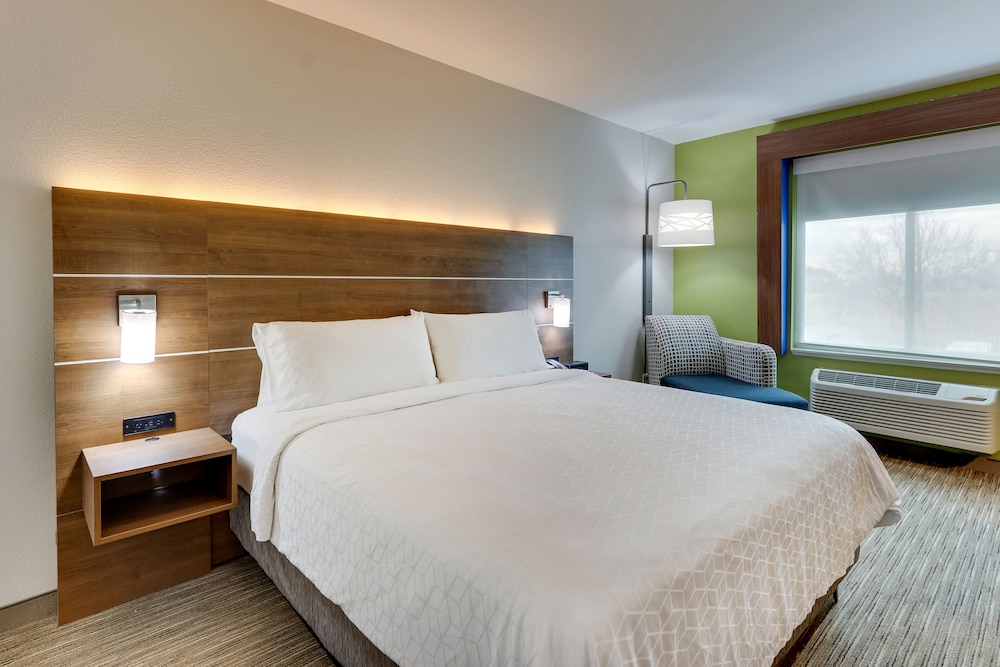 Holiday Inn Express & Suites Waxahachie by IHG - photo 8