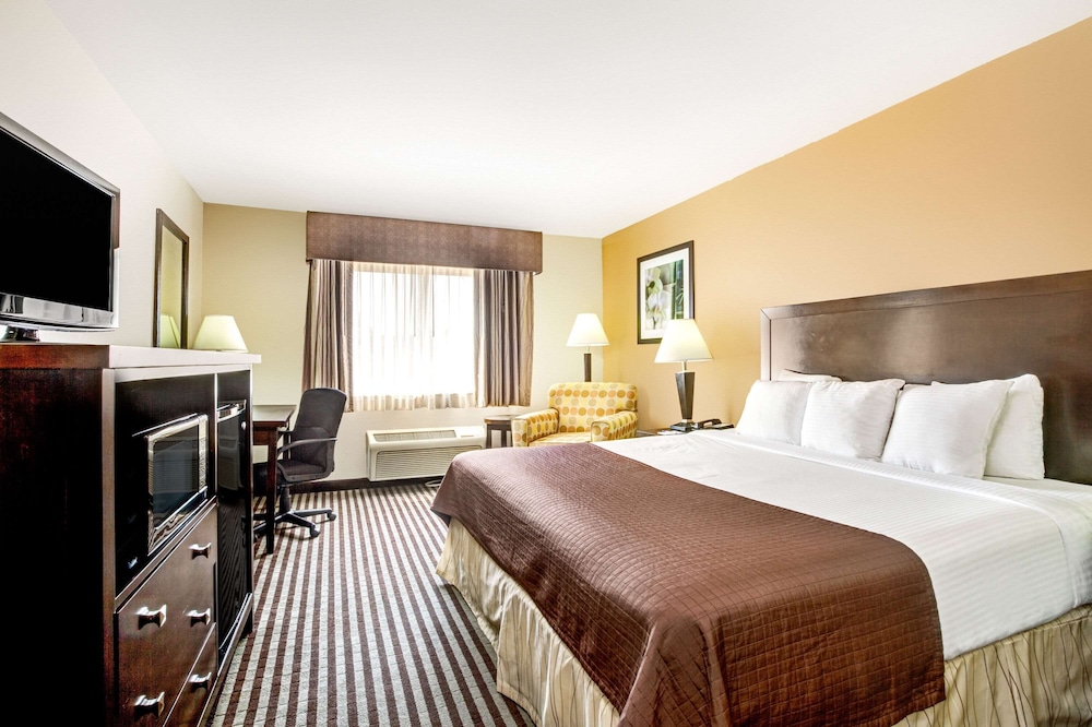 Baymont by Wyndham Dallas Love Field - photo 13
