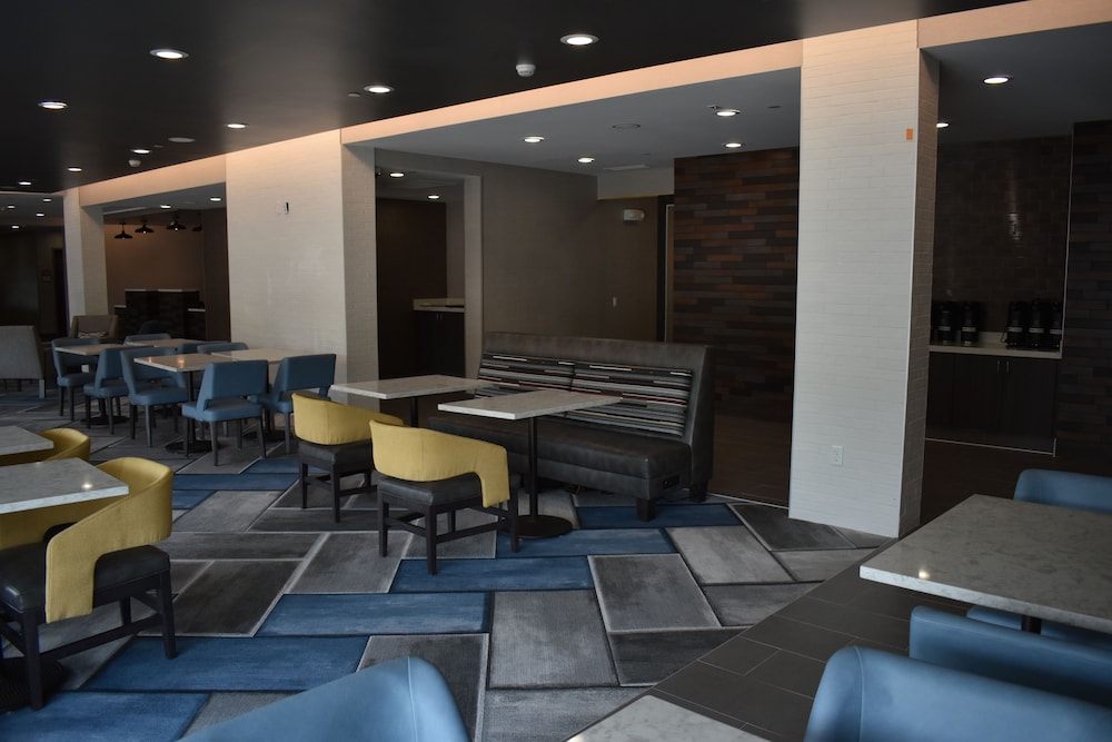La Quinta Inn & Suites by Wyndham San Bernardino - photo 28