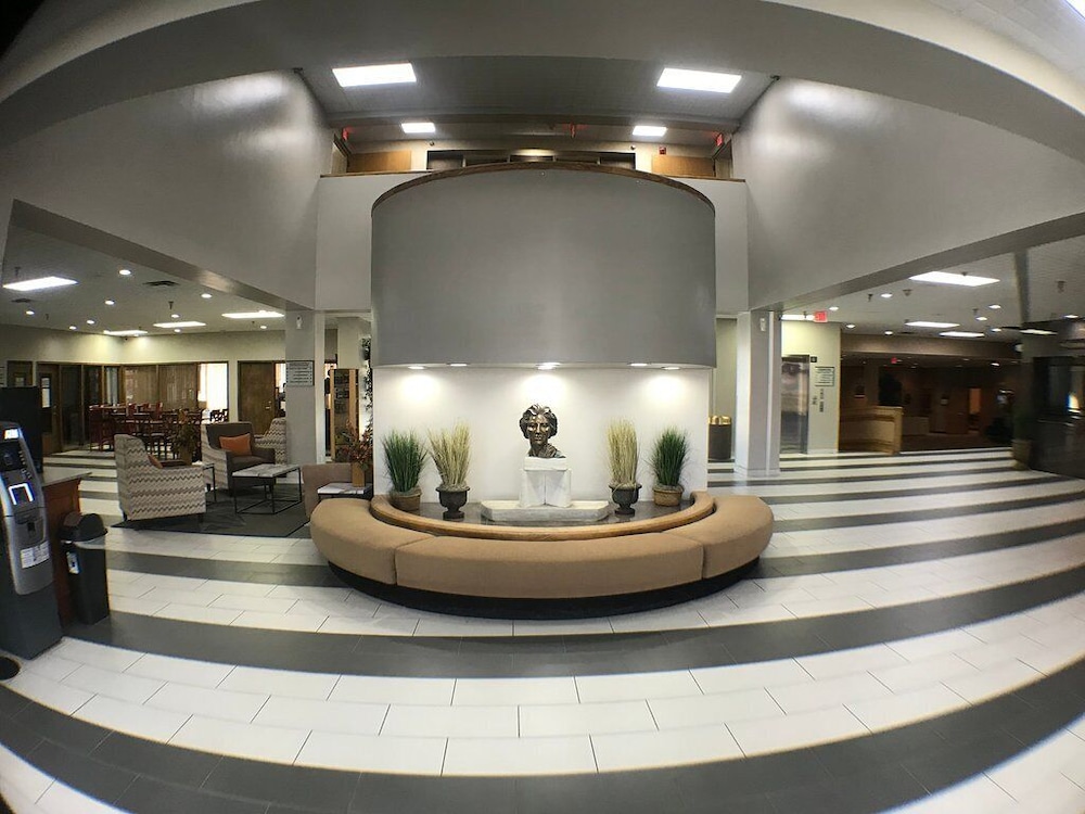 Crossroads Hotel at Huron Event Center - photo 2