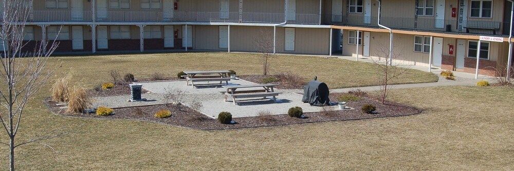 University Inn - photo 2