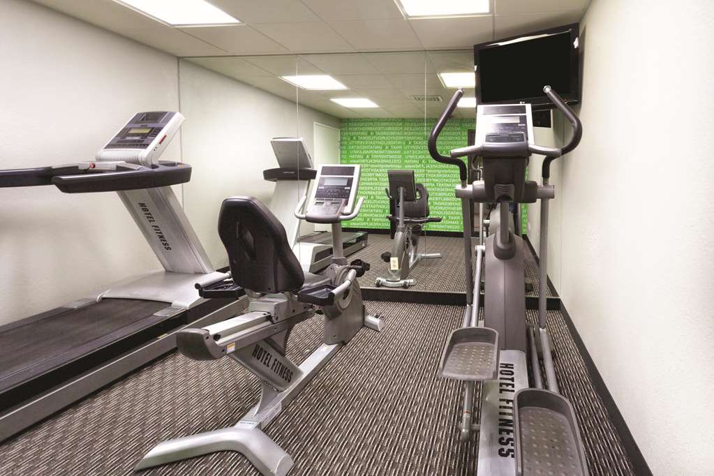 La Quinta Inn & Suites by Wyndham Miami Airport East - photo 18