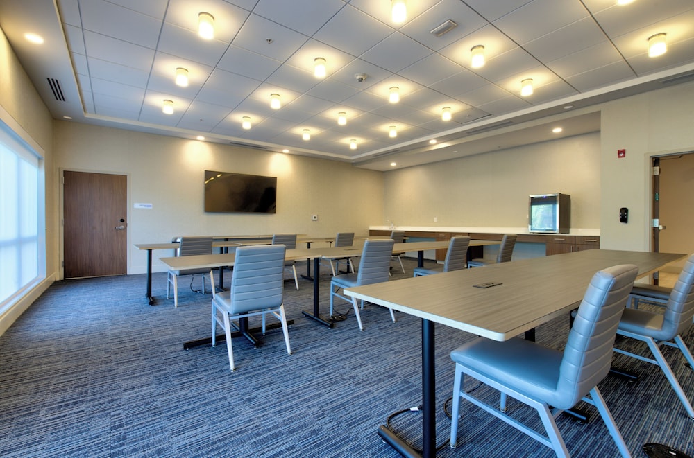Holiday Inn Express & Suites Onalaska La Crosse Area by IHG - photo 40
