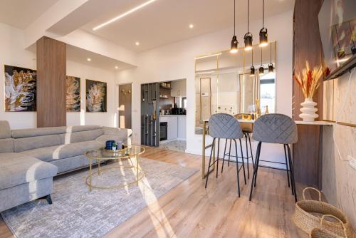 Golden View Breathtaking Location City Center — 4-Star Luxury Hotel in Bucharest, Romania