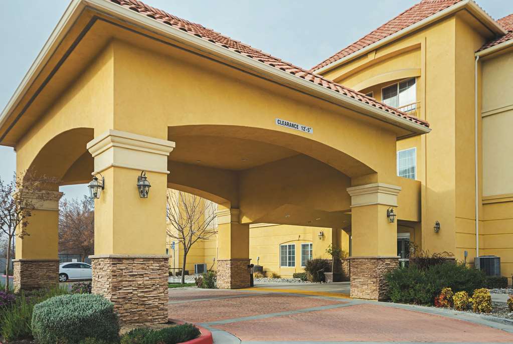 La Quinta Inn & Suites by Wyndham Fresno Northwest - photo 3