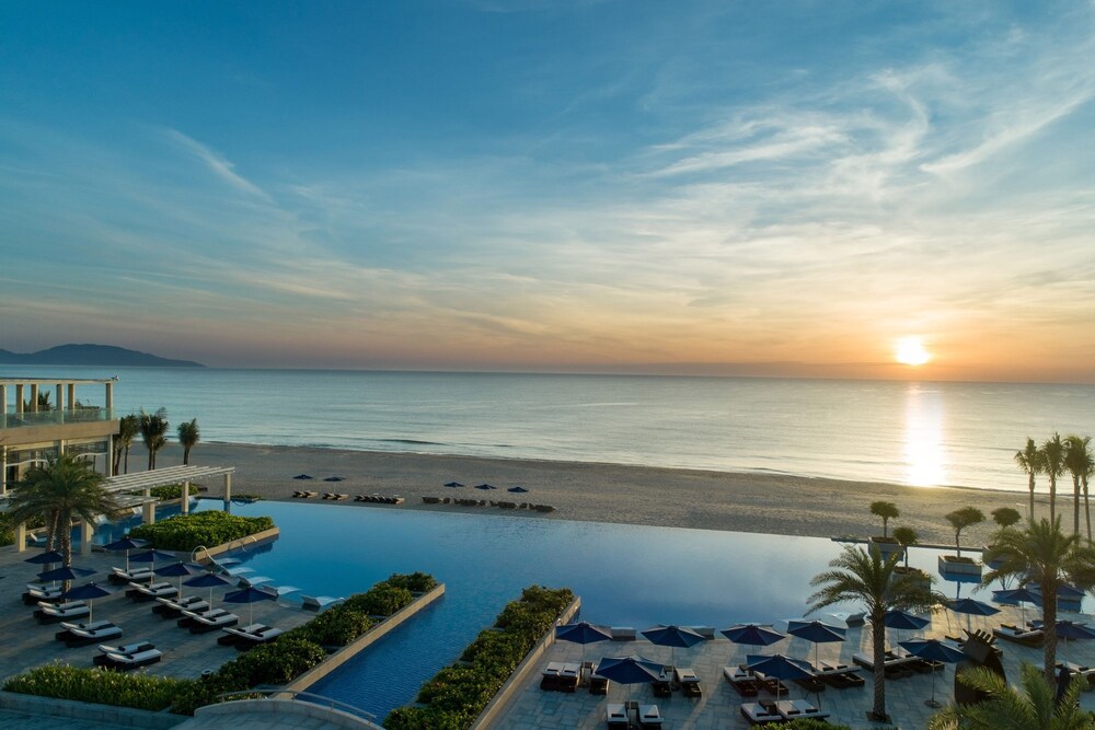 Sheraton Grand Danang Beach Resort & Spa — 5-Star Luxury Hotel in Da Nang, Vietnam