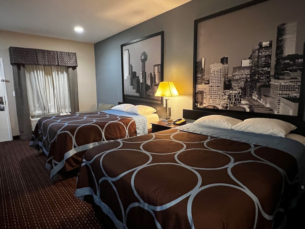 Super 8 by Wyndham Center - photo 20