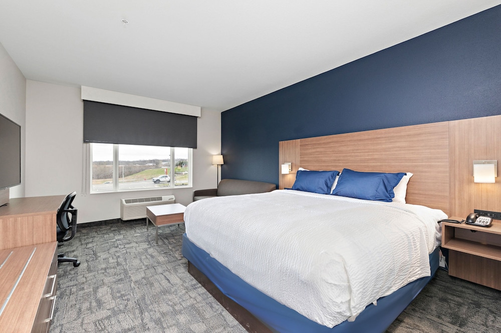 Holiday Inn Exp Parkville - photo 12