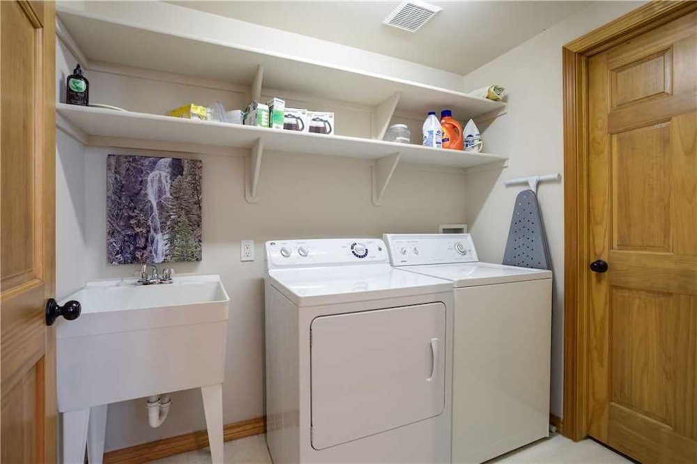 Evergreen Townhome #1 - photo 14