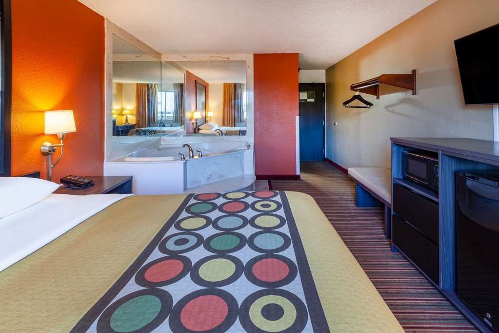 Super 8 by Wyndham Roseville Detroit Area - photo 26