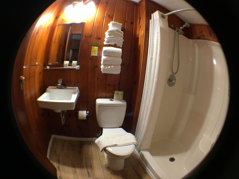 CedarWood Inn - photo 89