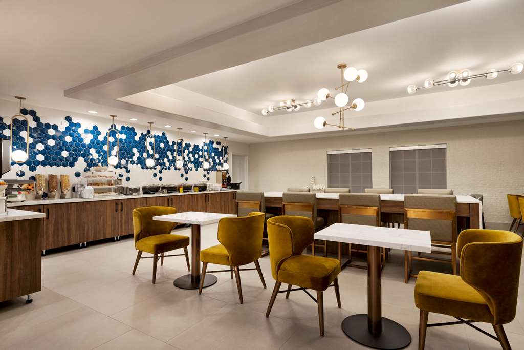 La Quinta Inn & Suites by Wyndham Port Arthur - photo 41