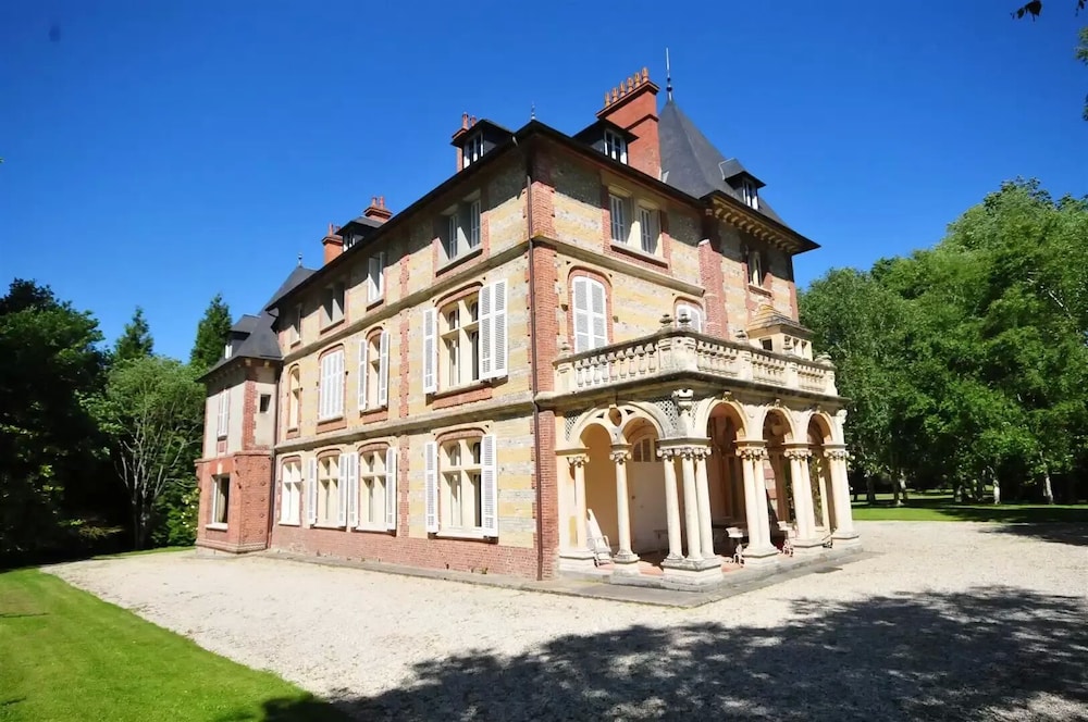 Château de la Bribourdière 8min Cabourg — 4-Star Luxury Hotel in Houlgate, France