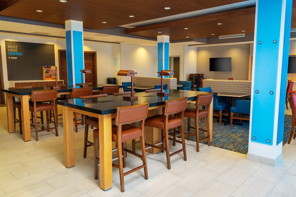 Holiday Inn Express & Suites Las Vegas E Tropicana by IHG - photo 36