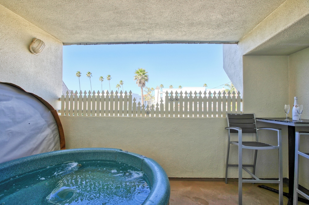 SeaVenture Beach Hotel - photo 11