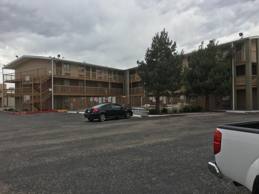 Relax Inn West Amarillo Medical Center - photo 4