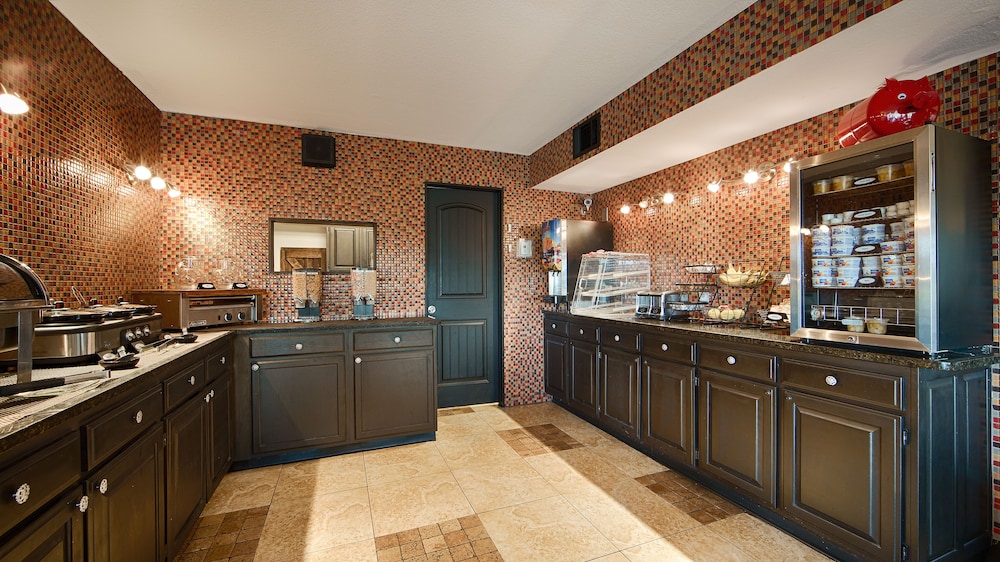 Best Western Windsor Suites - photo 36