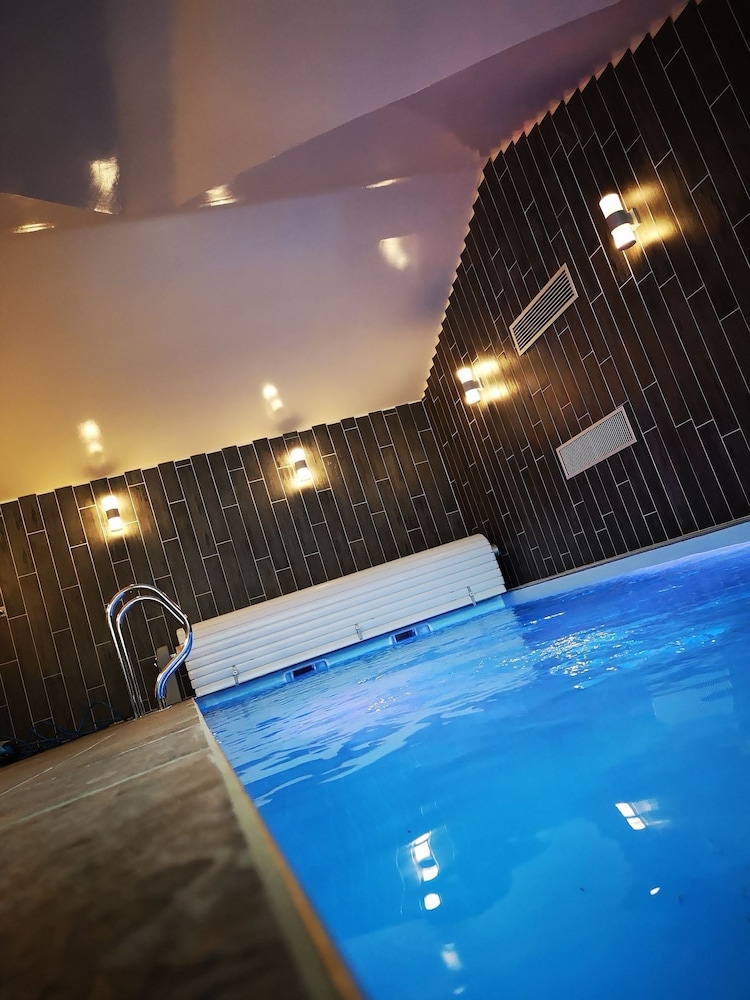 Hotel Restaurant C'Vall — hotel in Urrugne