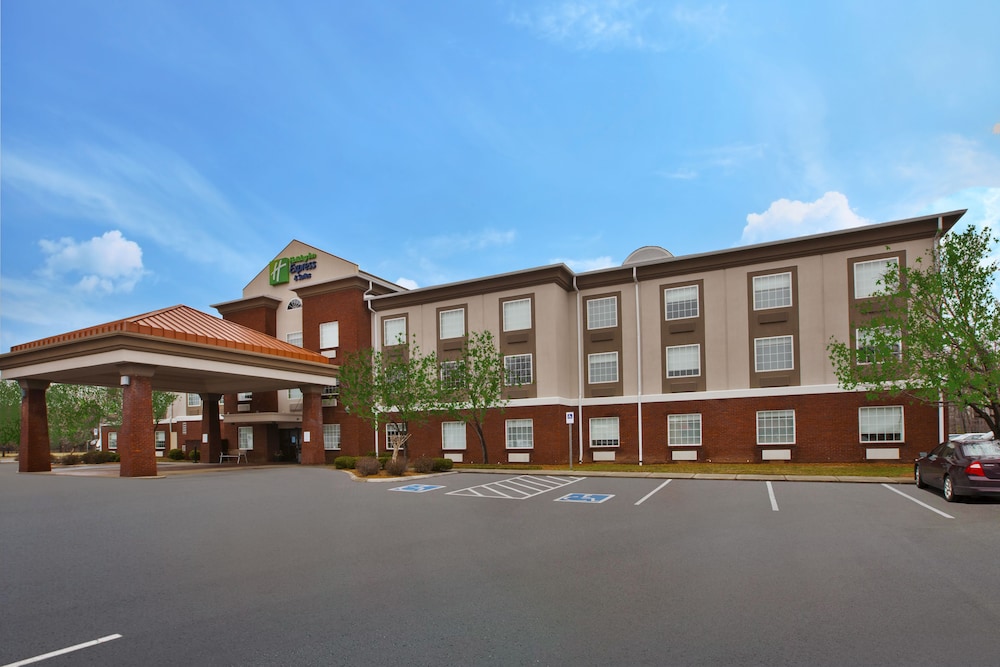 Holiday Inn Express & Suites Manchester by IHG - photo 38