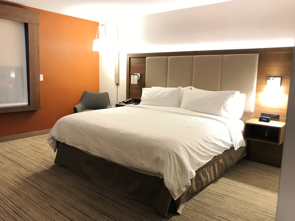 Holiday Inn Express & Suites Phoenix Airport North by IHG - photo 26