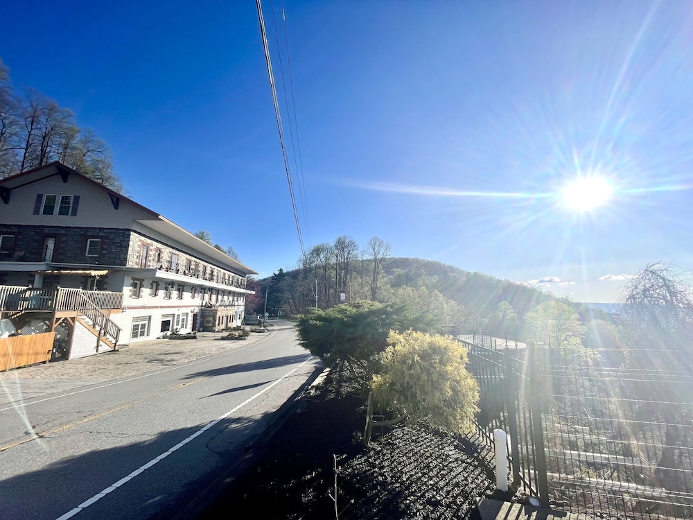 Skyline Village Inn - photo 105