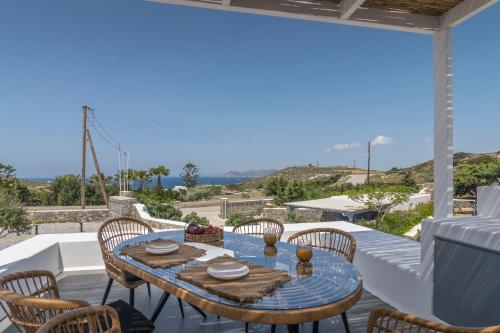 Luna Blanca — 4-Star Luxury Hotel in Adamas, Greece