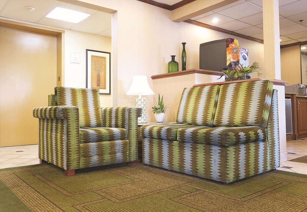 La Quinta Inn by Wyndham Milwaukee Airport Oak Creek - photo 9