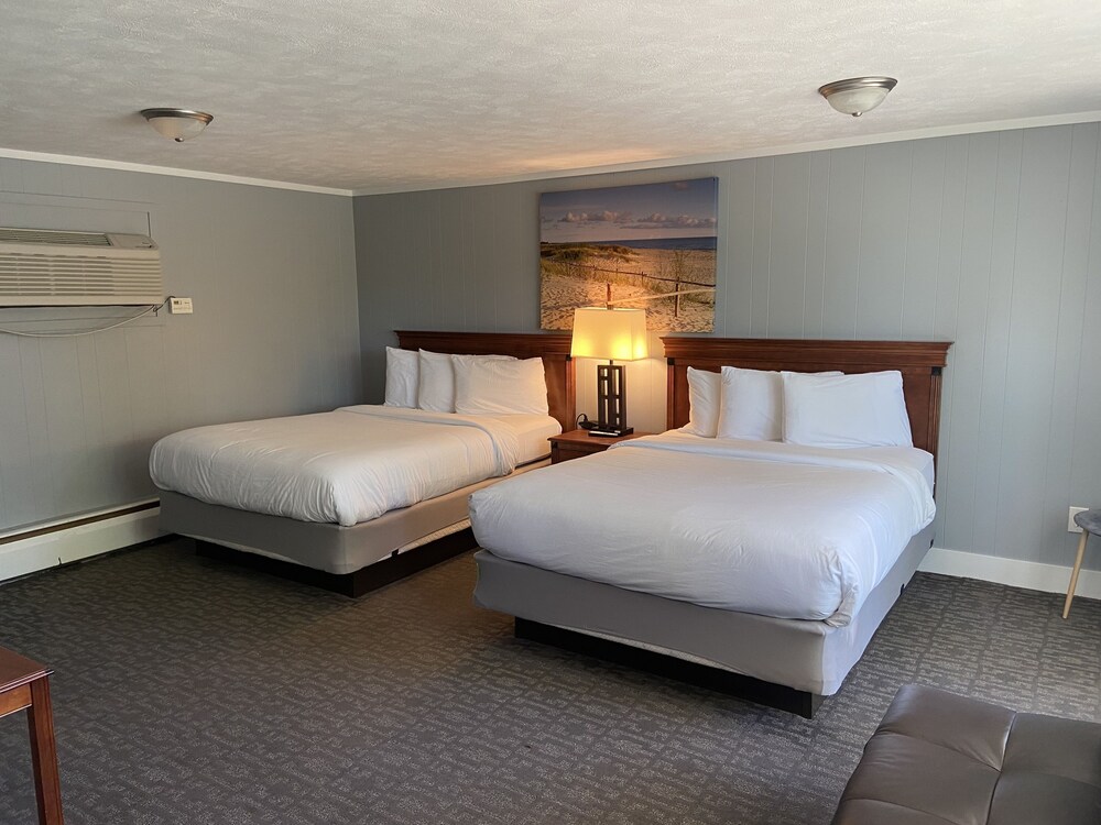 Elk Rapids Lakeshore Inn - photo 8