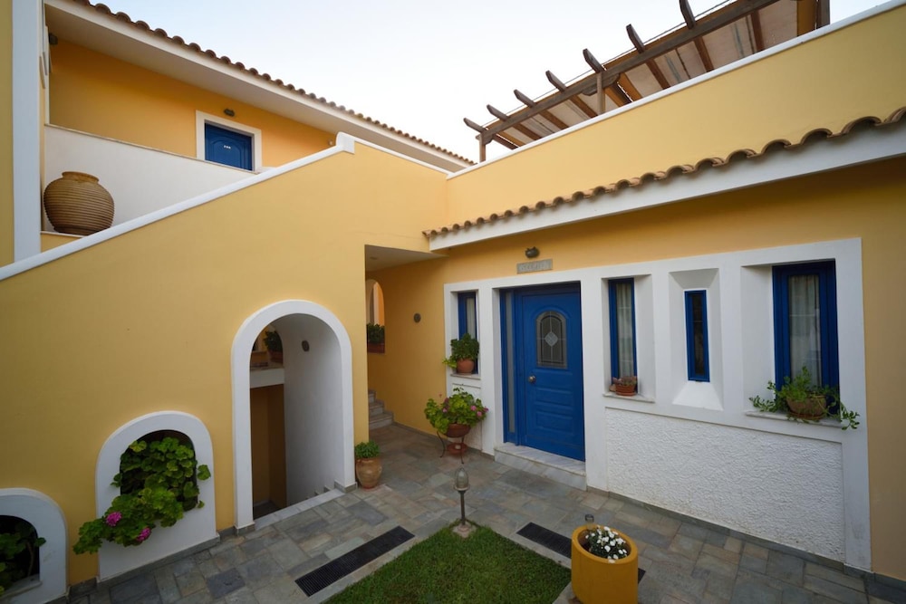 Palazzo - carbon neutral hotel in Archangelos