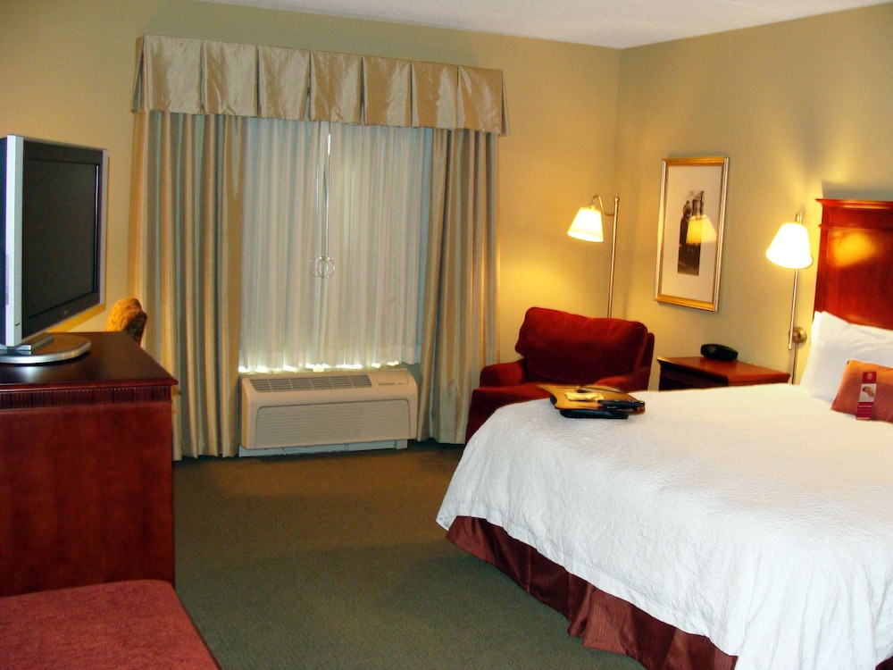 Hampton Inn Calera - photo 12