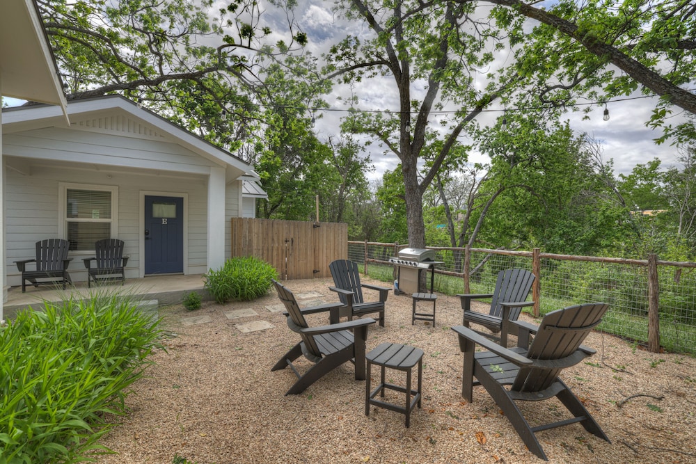 The Grove D With Hot Tub & King Beds Walk to Main - photo 14