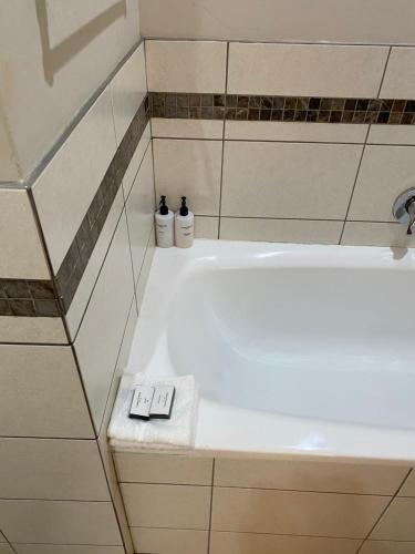 Manhattan Luxury Suite at Canal Walk