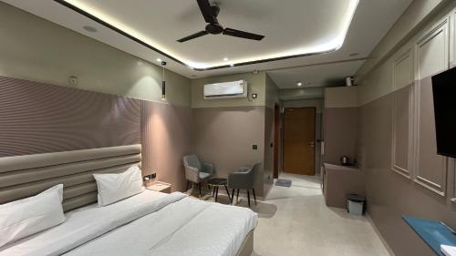 The Elite Luxe — 4-Star Luxury Hotel in Lucknow, India