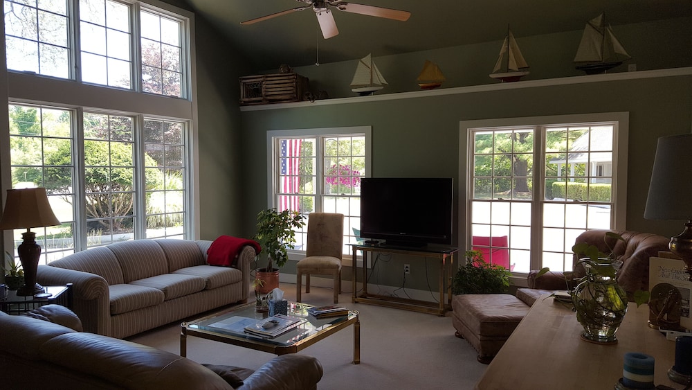 Captain's Quarters Motel - photo 38