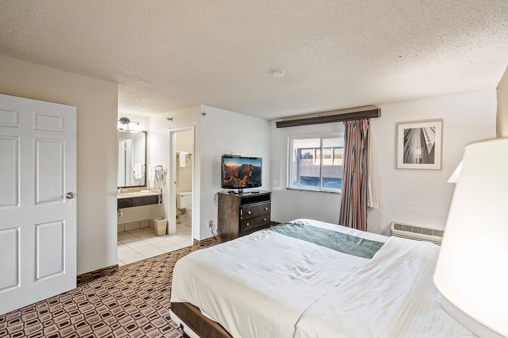 Coratel Plus Suites Wichita West Airport - photo 12