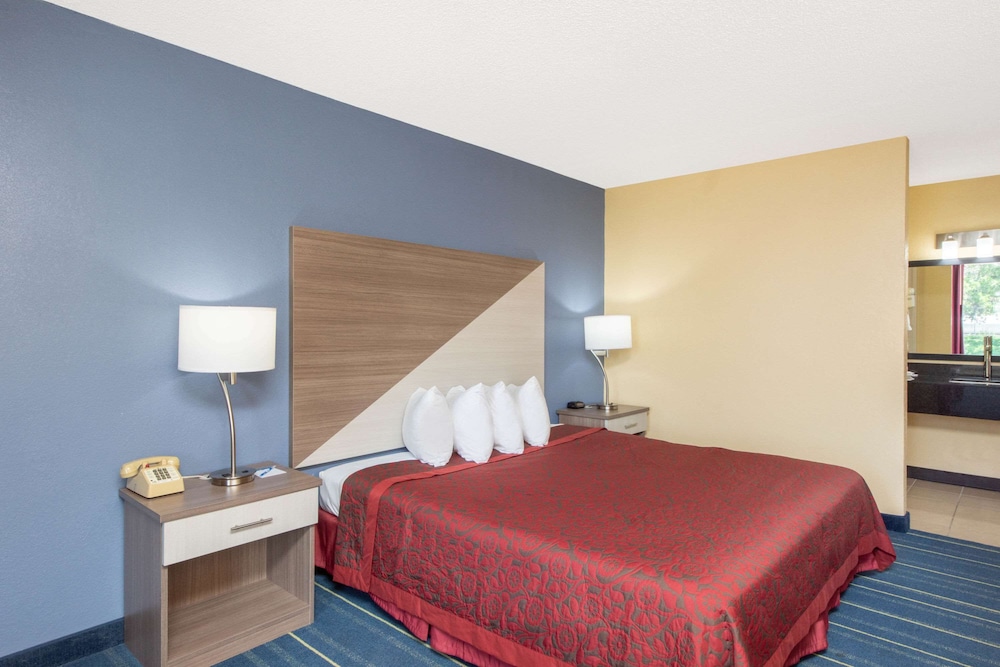 Days Inn by Wyndham Salem - photo 18