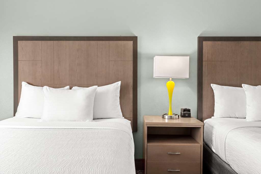 La Quinta Inn & Suites by Wyndham Newport - photo 17