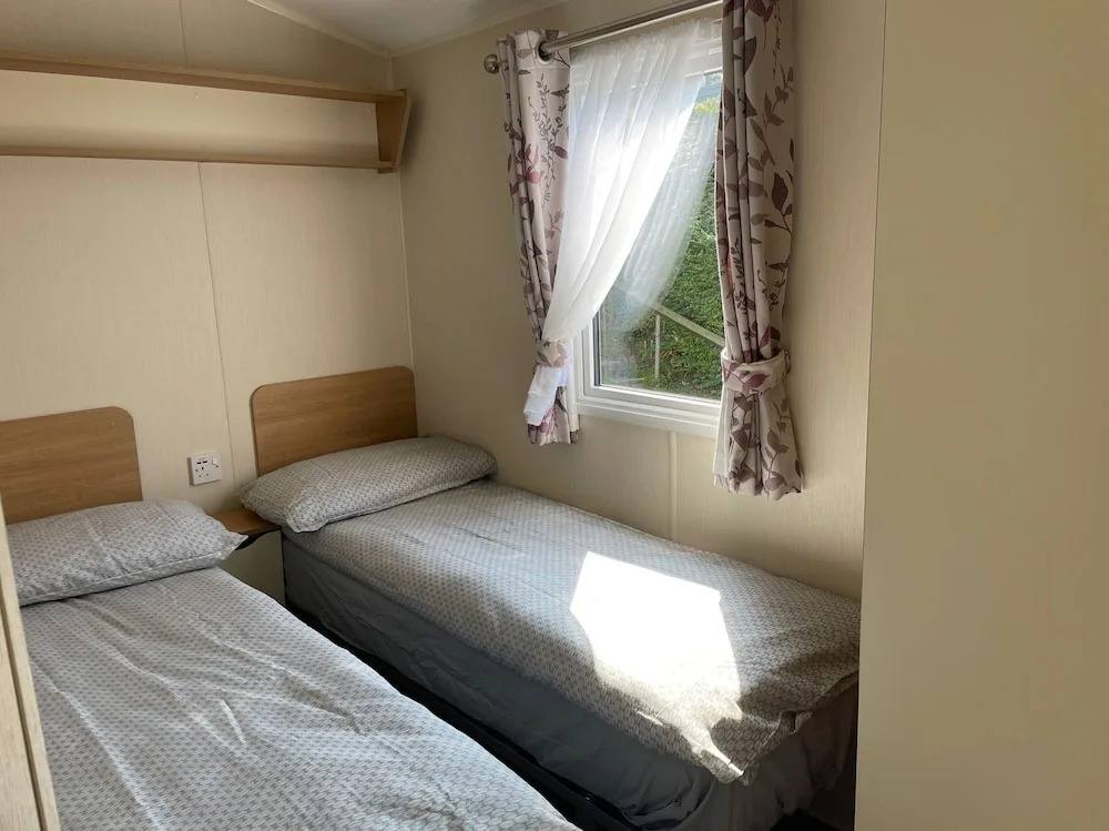 Caravan sleeps 6 & parking — hotel in Saint Leonards-On-Sea