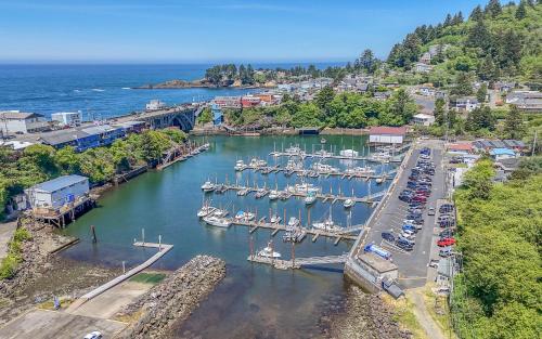 Harbor Lights 5 Harbor Hideaway Quiet Charm in Depoe Bay, United States